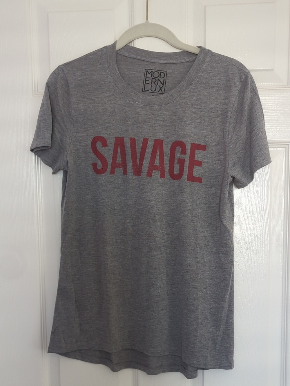 Modern Lux Gray Short-Sleeve 'SAVAGE' Graphic Tee with Red Print